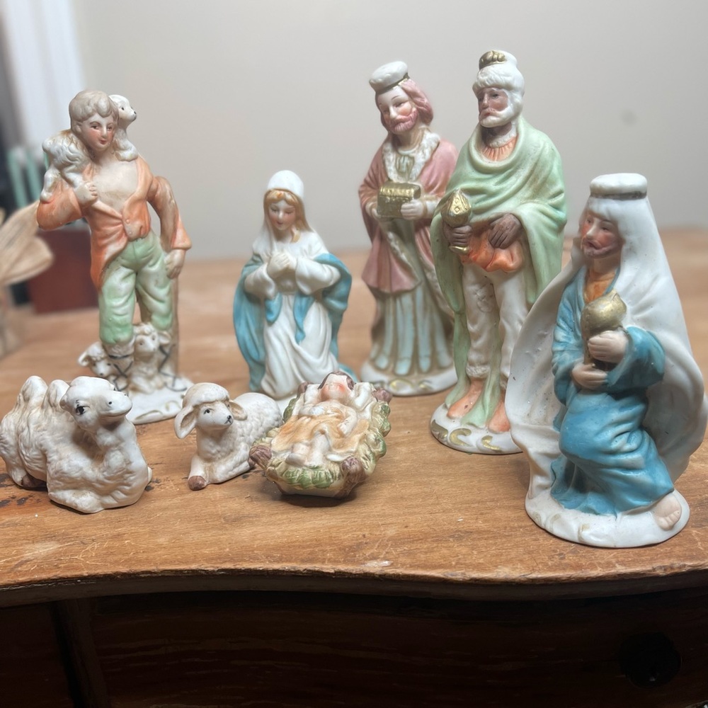 Vintage 7 pc Nativity set